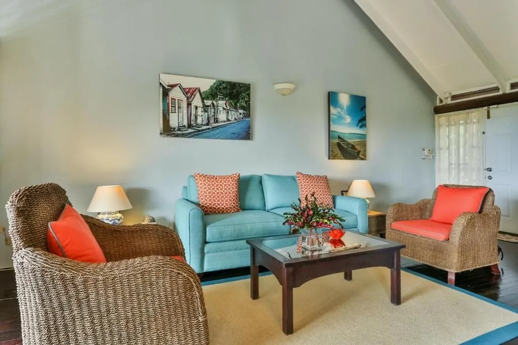 Overlooking The Golf Course - Villa D'Arcy Villa Cap Estate